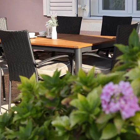 Paradise Garden Appartement *